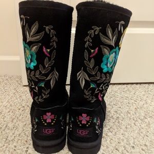 Floral Embroidered Black Size 8 Ugg Boots - Rare!